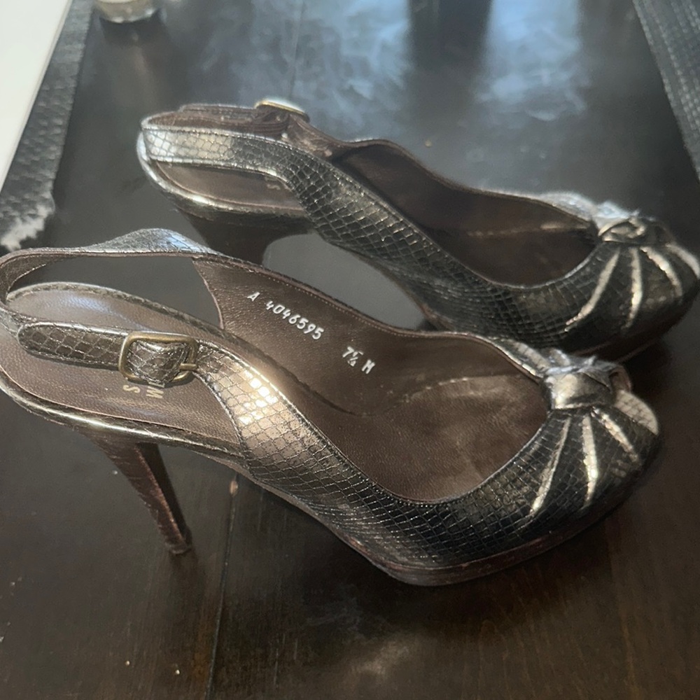 Stewart Weitzman
Elegant Slingback Heels